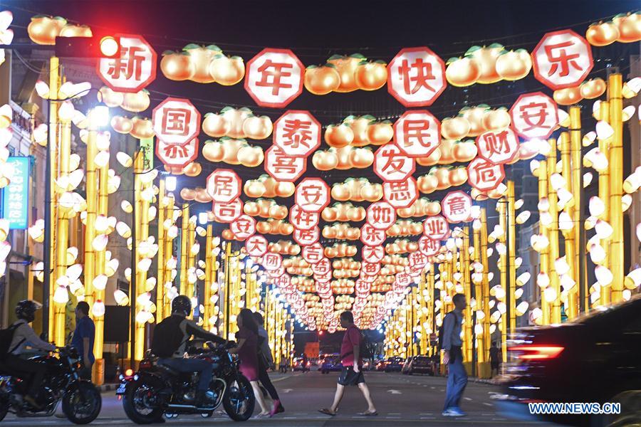 SINGAPORE-CHINATOWN-NEW YEAR LANTERN