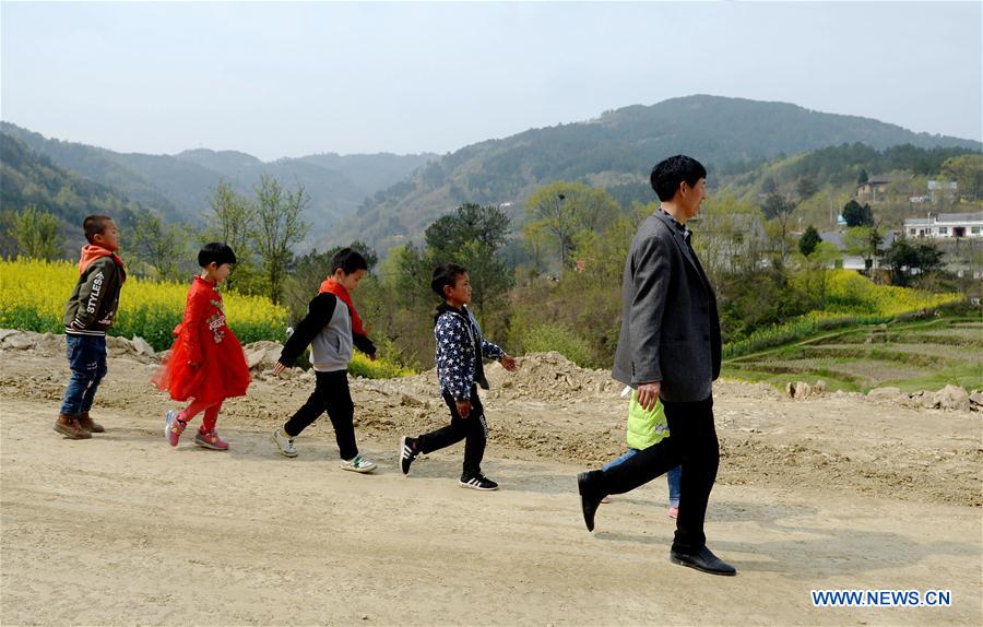 CHINA-SHAANXI-STAY-BEHIND TEACHER COUPLE (CN)