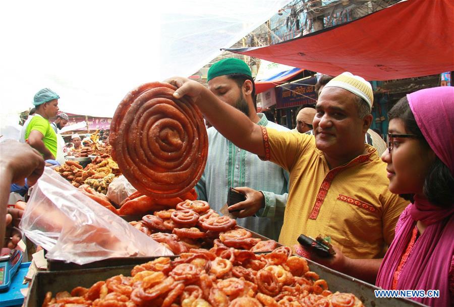 BANGLADESH-DHAKA-MUSLIM-IFTAR-MARKET