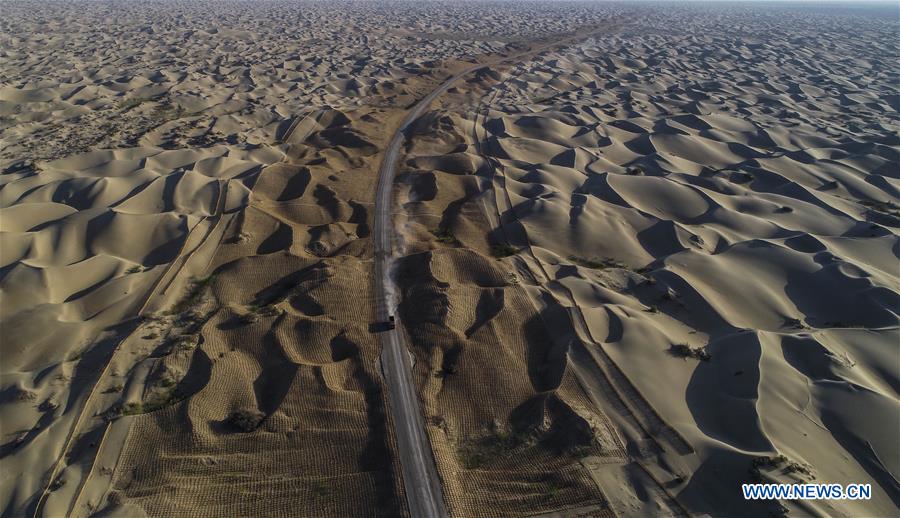 CHINA-XINJIANG-TAKLIMAKAN-DESERT ROAD-UNDER CONSTRUCTION (CN)