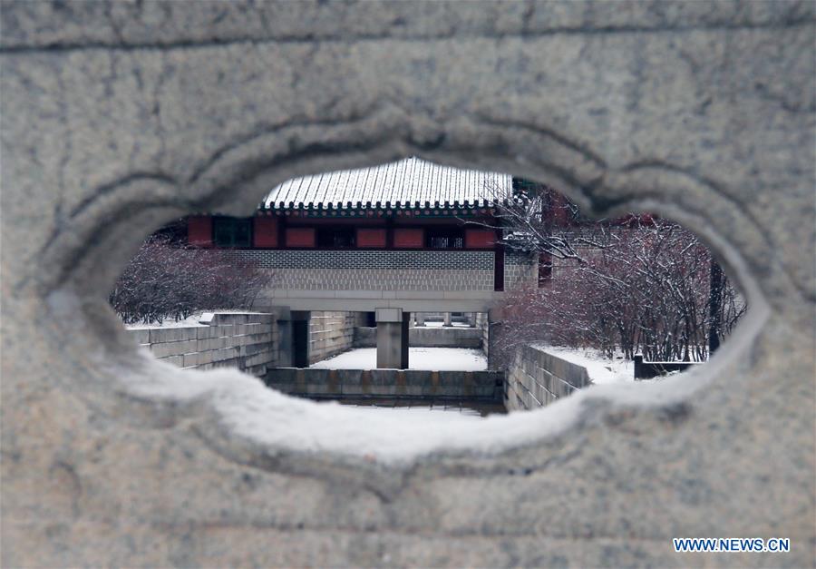 SOUTH KOREA-SEOUL-CHANGDEOKGUNG PALACE-SNOW