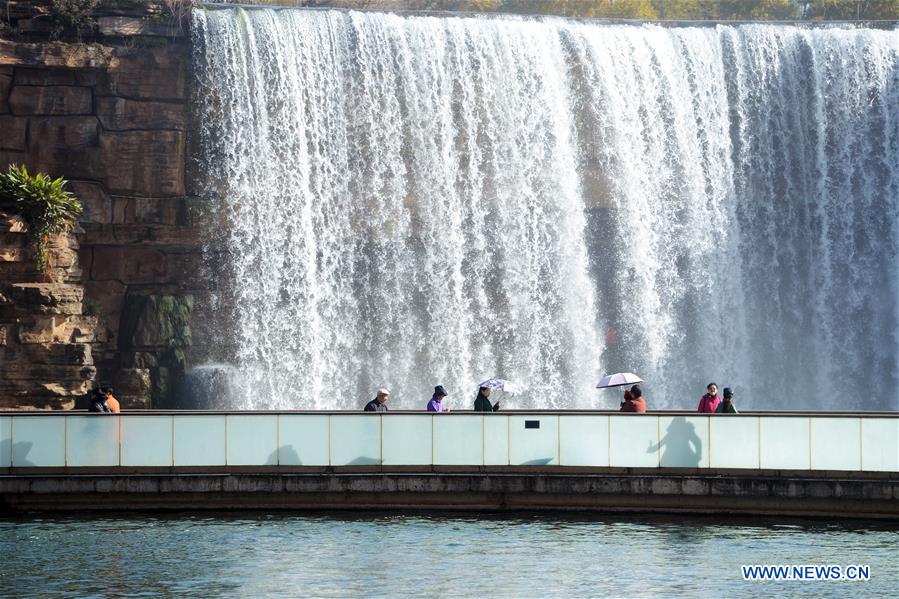 CHINA-YUNNAN-KUNMING-WINTER-WATERFALL PARK (CN)