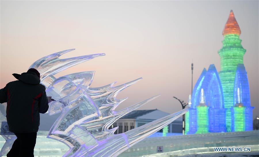 CHINA-HEILONGJIANG-HARBIN-ICE SCULPTURE COMPETITION (CN)