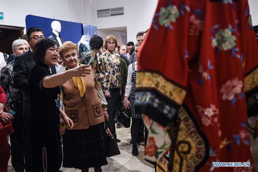 RUSSIA-MOSCOW-CHINA-SILK-FASHION-EXHIBITION