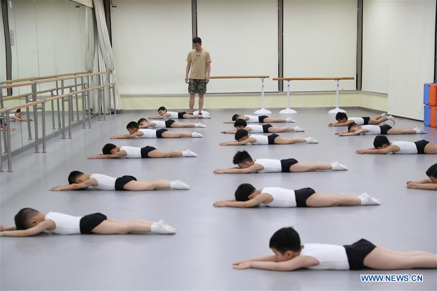 CHINA-SHANGHAI-BALLET-BOY DANCERS (CN)