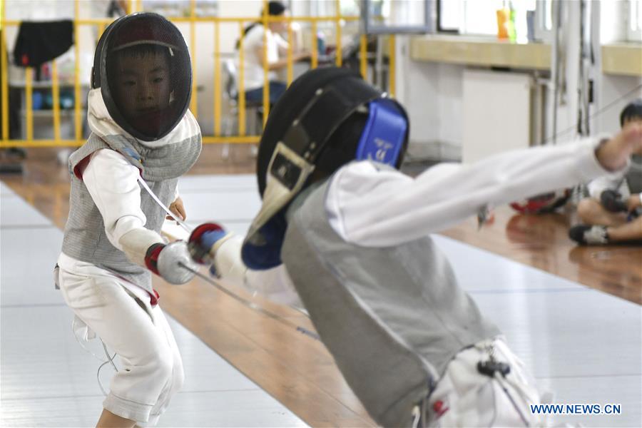 (SP)CHINA-SHANDONG-FENCING-BOY (CN)