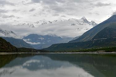 水墨南迦巴瓦峰