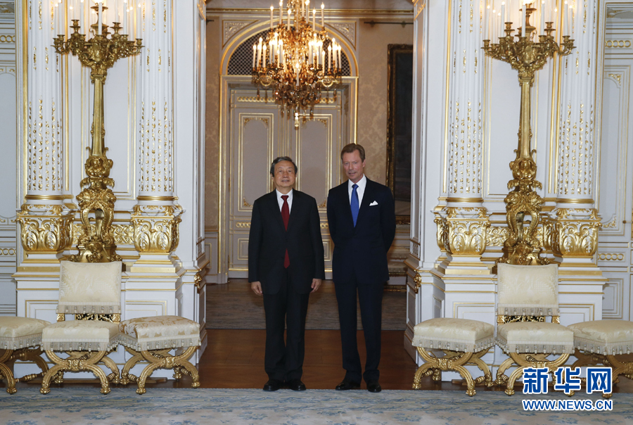 10月19日，正在卢森堡进行正式访问的国务院副总理马凯（左）会见卢森堡大公亨利。 新华社记者叶平凡摄