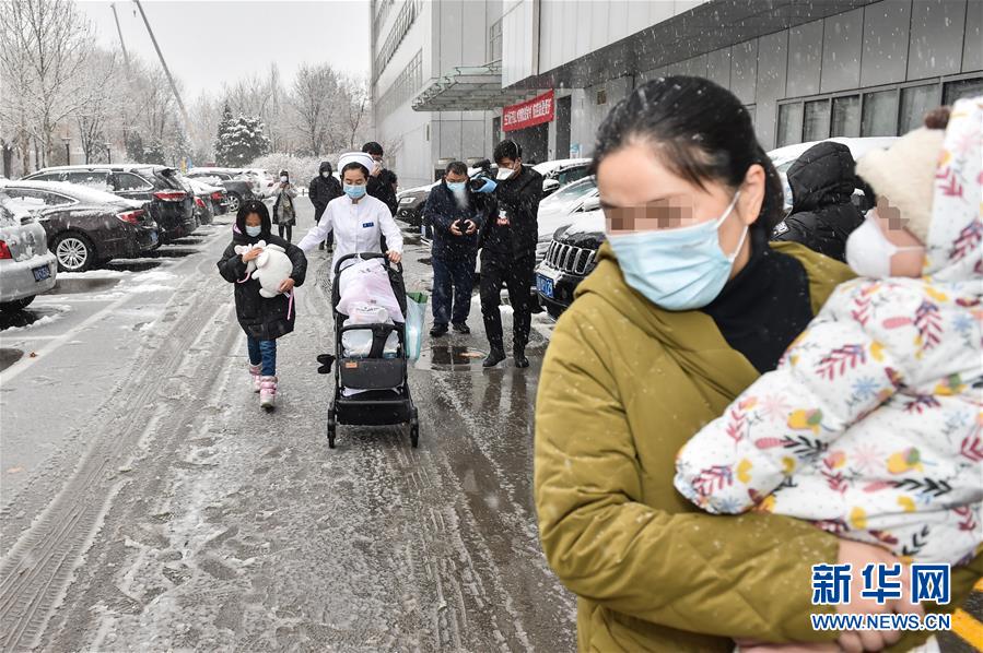 （聚焦疫情防控·图文互动）（4）“等奇奇长大了，一定带她再来北京”——北京9个月患儿出院记