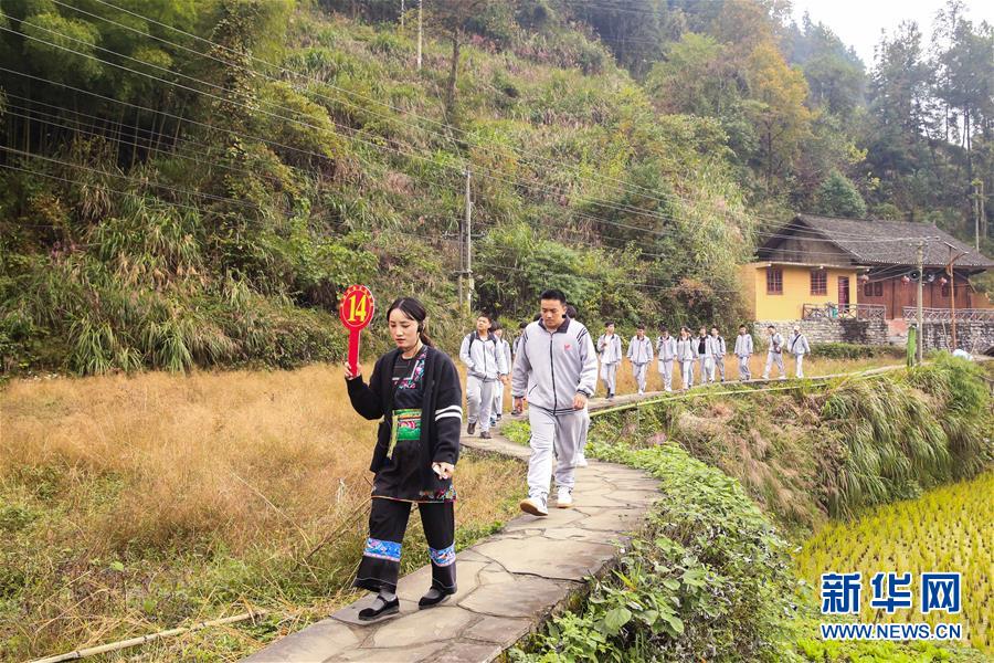 （在习近平新时代中国特色社会主义思想指引下——新时代新作为新篇章·习近平总书记关切事·图文互动）（3）精准扶贫7年，十八洞村“长”出10余种新职业