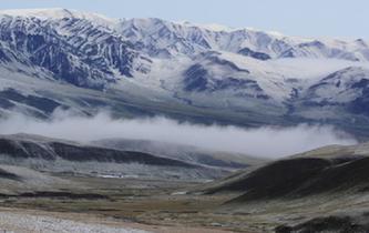 祁连山九月迎秋雪 雪山雾?；杂陈躺菰? />  
<div>祁连山九月迎秋雪 雪山雾?；杂陈躺菰?/div>
</a> 
</div>
<div class=