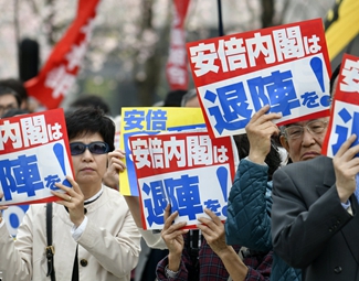 麻烦重重 安倍难逃“森友劫”？